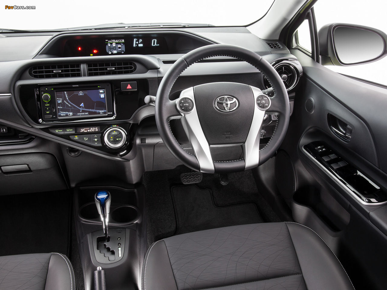 Pictures of Toyota Prius c AU-spec 2015 (1280 x 960)