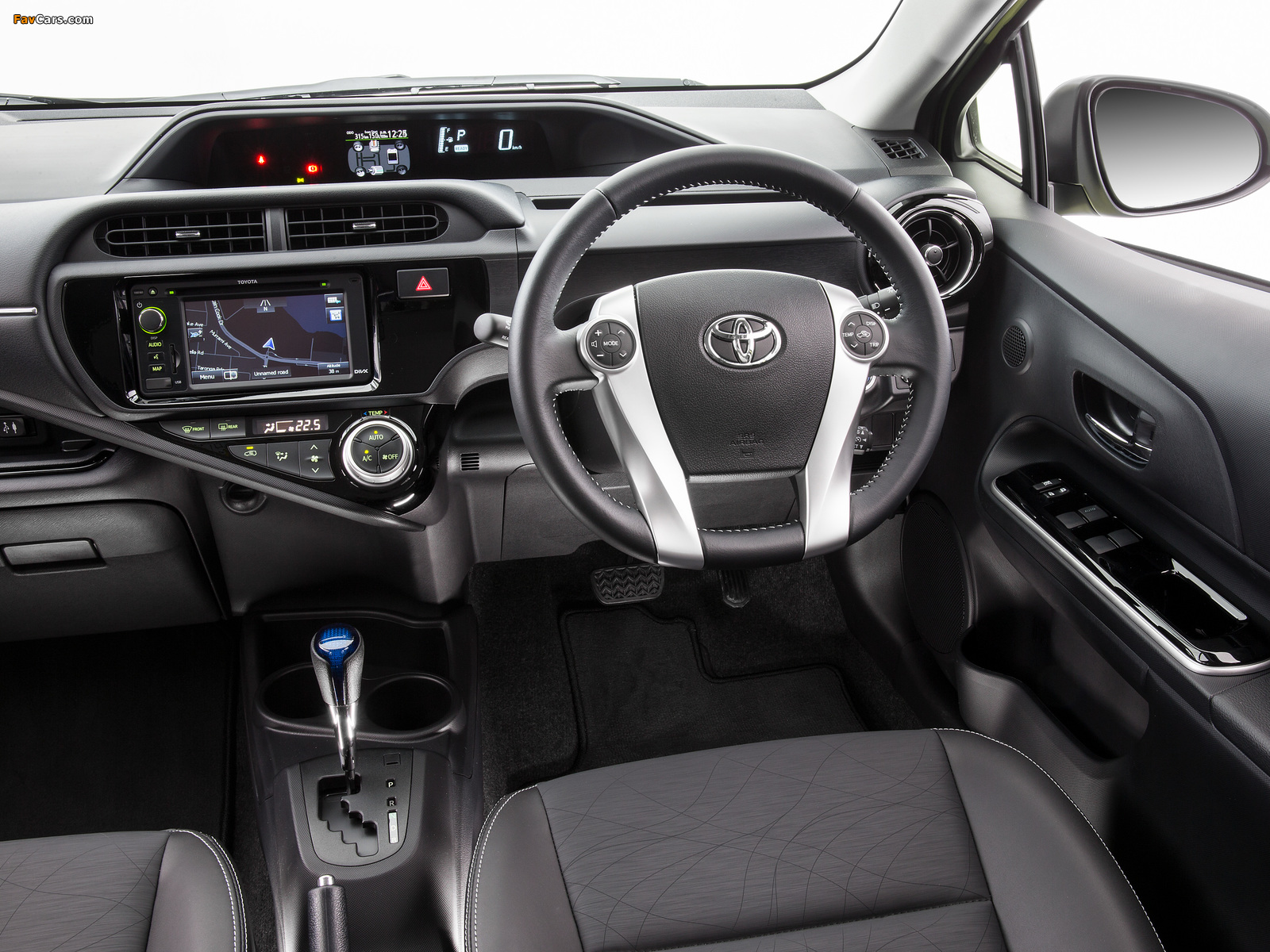 Pictures of Toyota Prius c AU-spec 2015 (1600 x 1200)