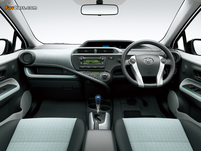 Toyota Prius c ZA-spec 2012 images (640 x 480)