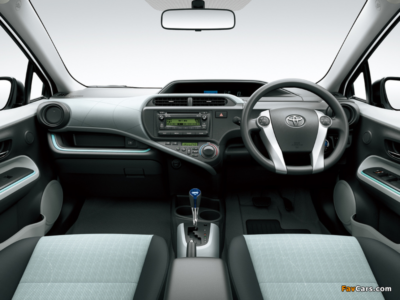 Toyota Prius c ZA-spec 2012 images (800 x 600)