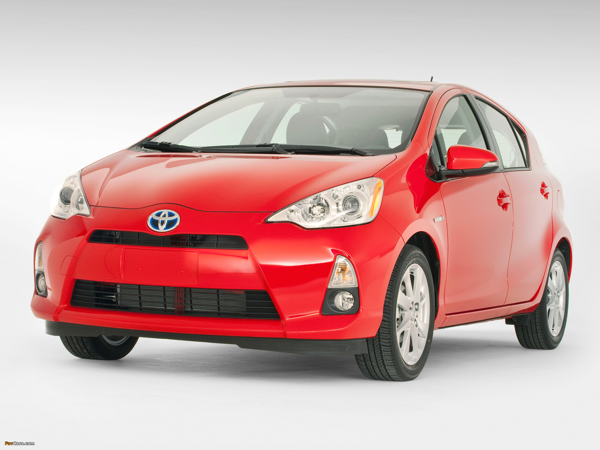 Toyota Prius c 2012 wallpapers (2048 x 1536)