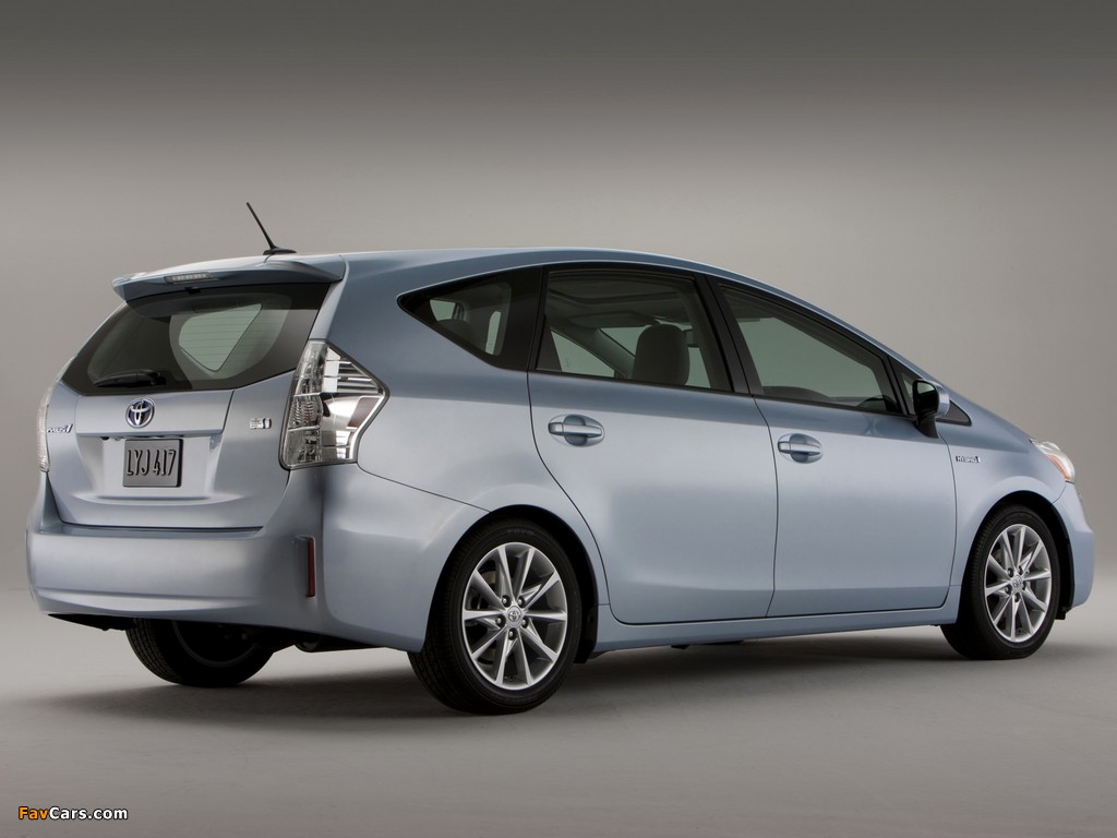 Images of Toyota Prius v (ZVW40W) 2011 (1024 x 768)