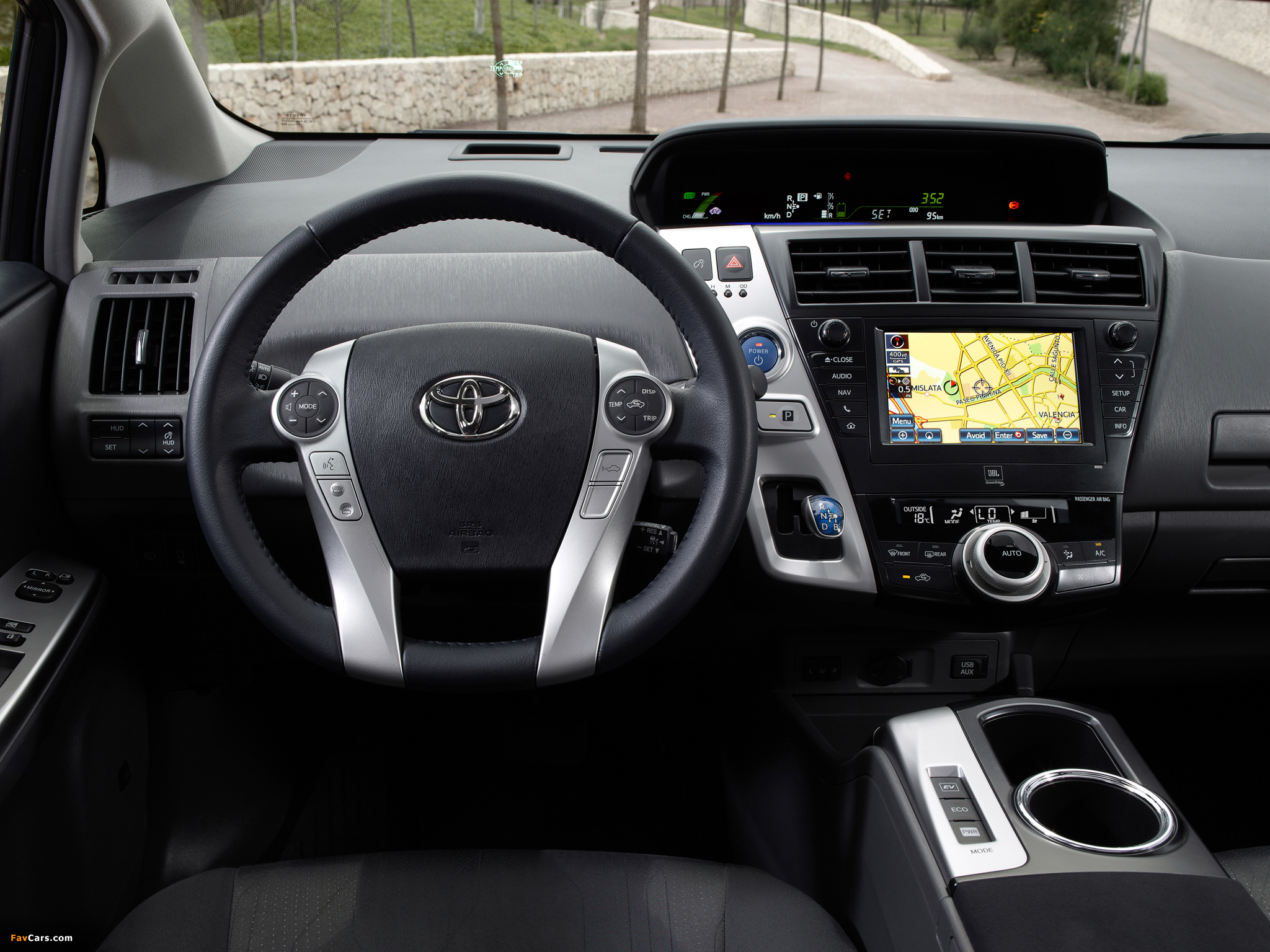 Images of Toyota Prius+ (ZVW40W) 2011 (2048 x 1536)