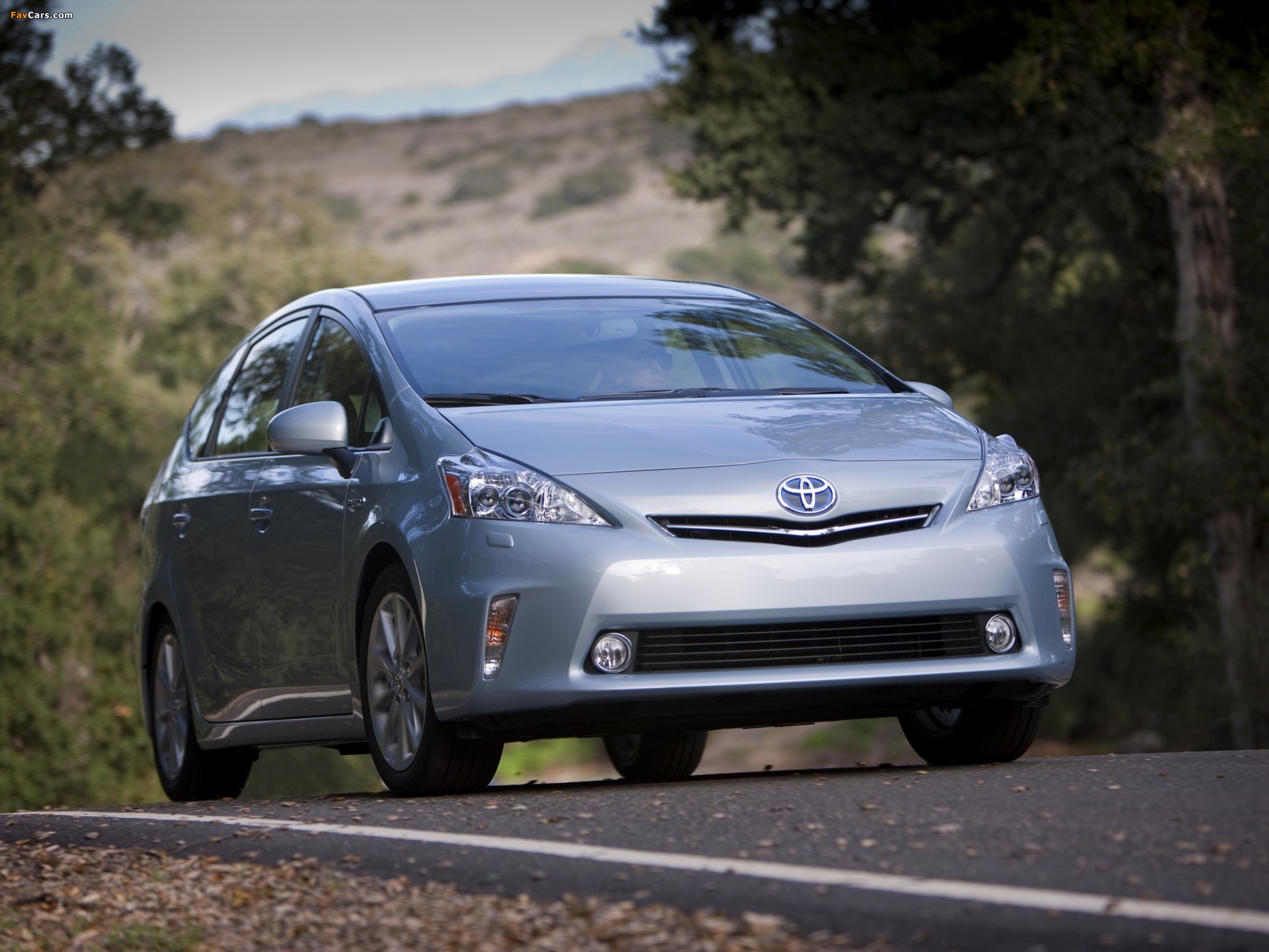 Images of Toyota Prius v (ZVW40W) 2011 (2048 x 1536)