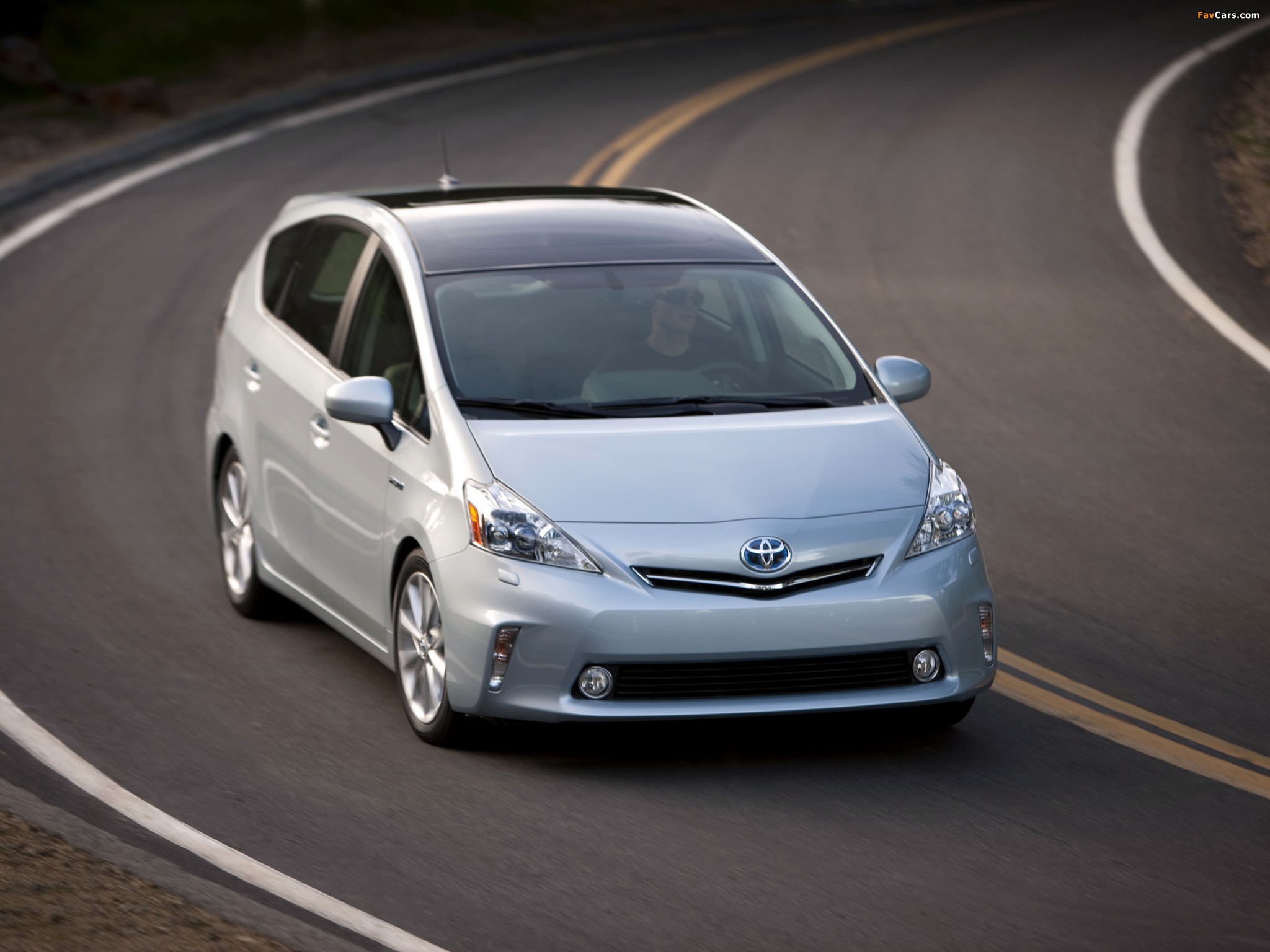 Images of Toyota Prius v (ZVW40W) 2011 (2048 x 1536)