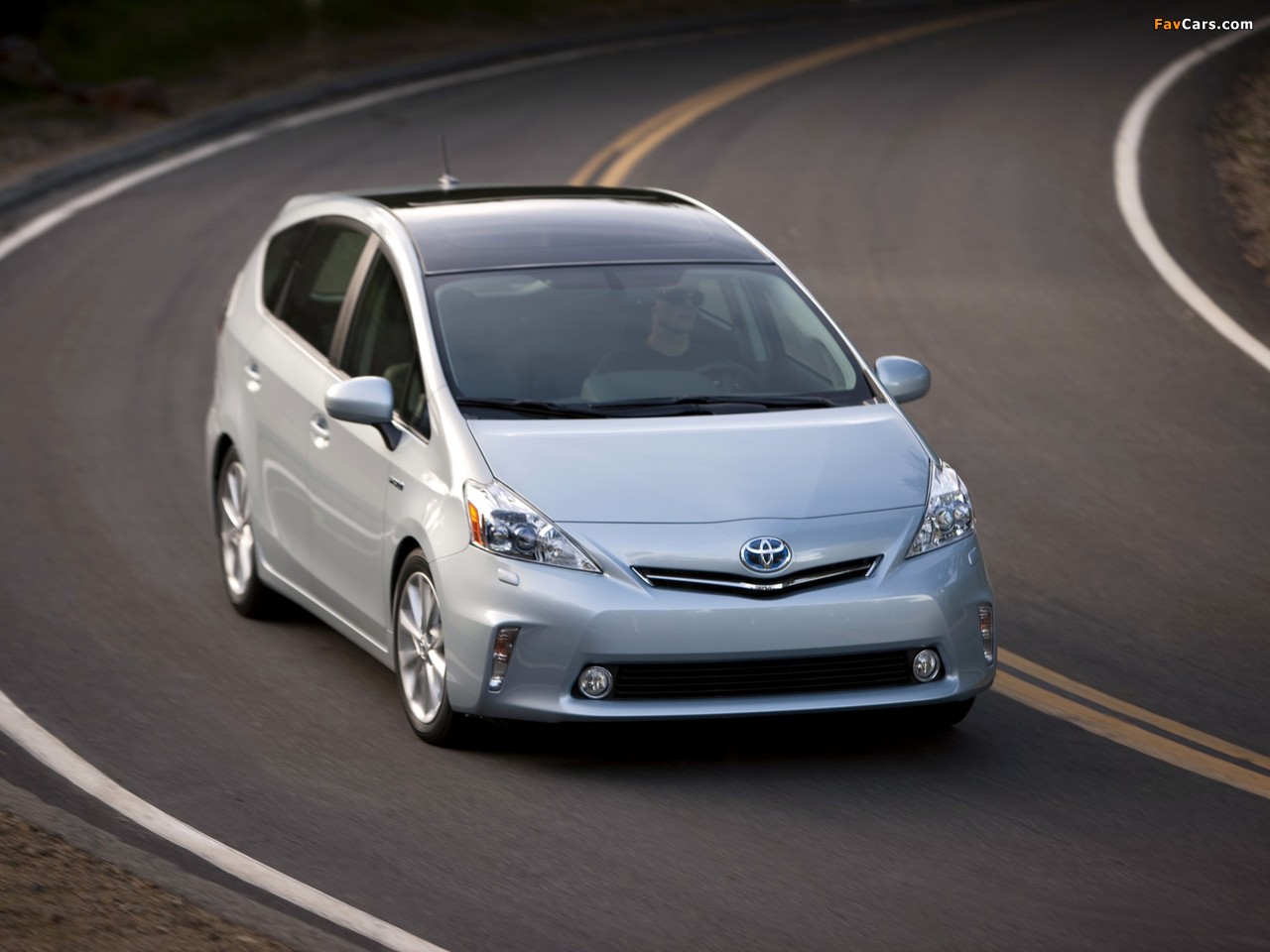 Images of Toyota Prius v (ZVW40W) 2011 (1280 x 960)