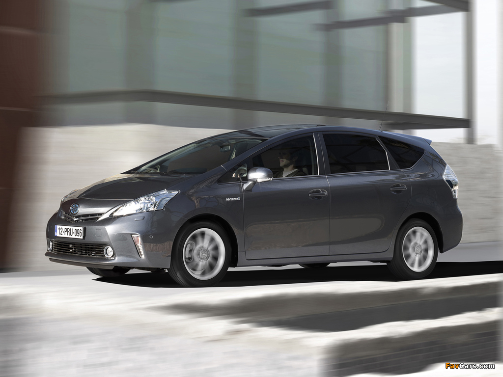 Images of Toyota Prius+ (ZVW40W) 2011 (1024 x 768)