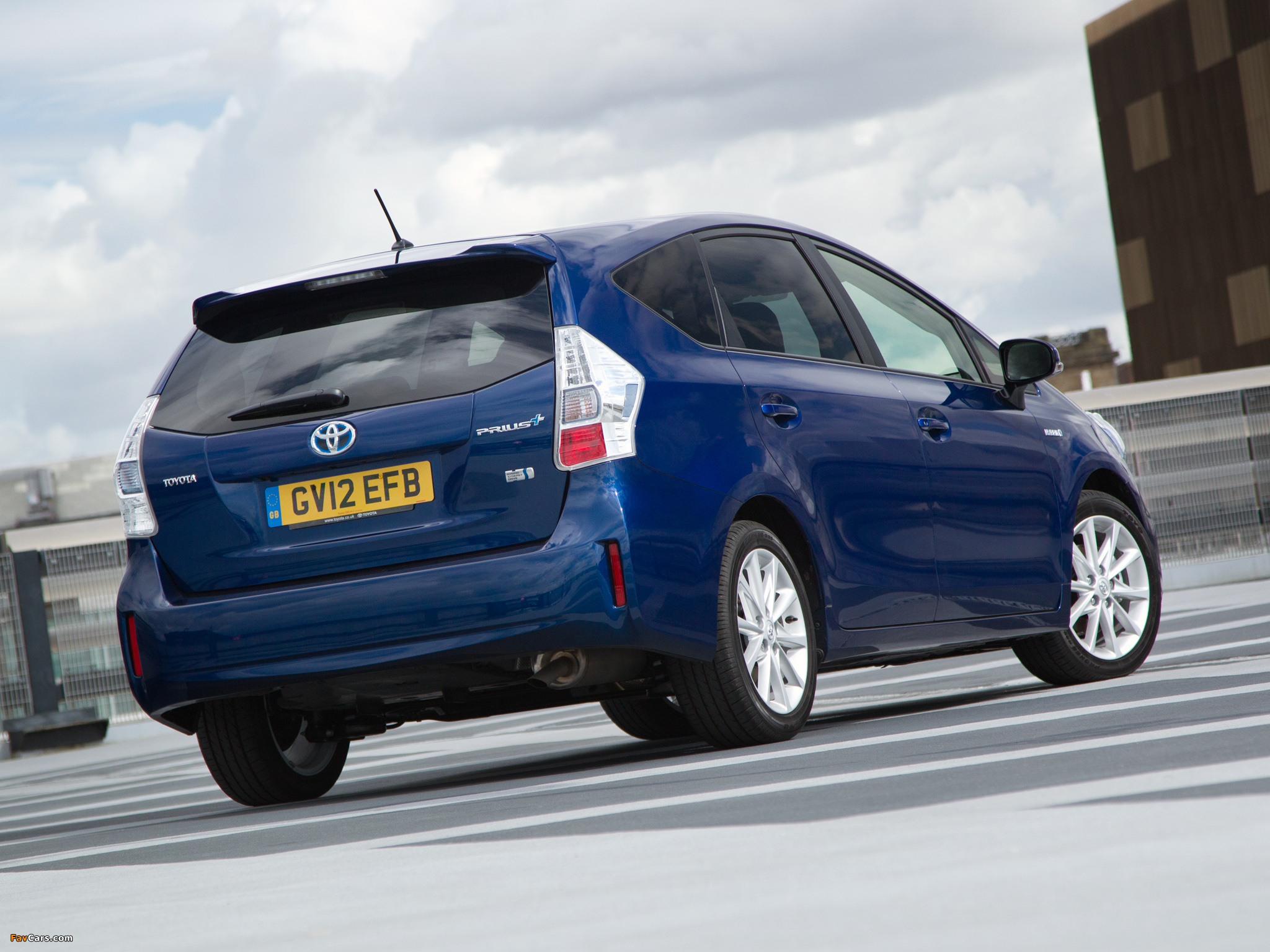 Images of Toyota Prius+ UK-spec (ZVW40W) 2012 (2048 x 1536)