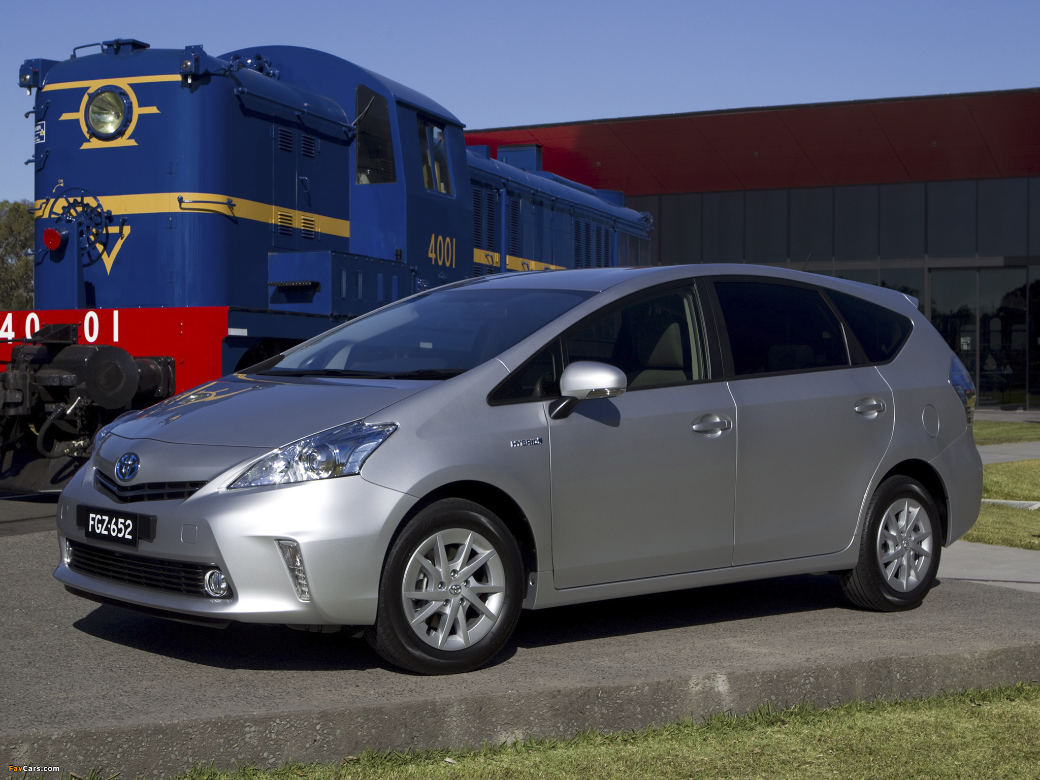 Photos of Toyota Prius v AU-spec (ZVW40W) 2012 (2048 x 1536)