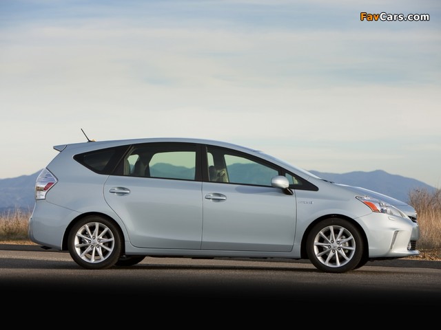 Pictures of Toyota Prius v (ZVW40W) 2011 (640 x 480)