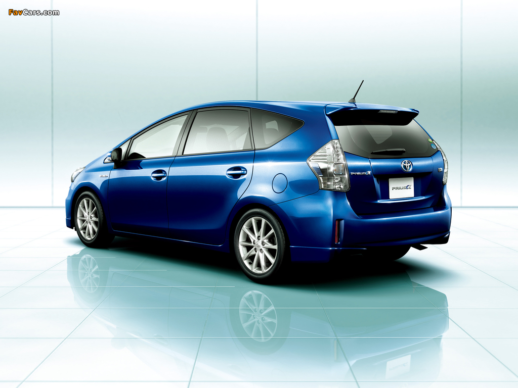 Toyota Prius α Touring Selection (ZVW40W) 2011 images (1024 x 768)