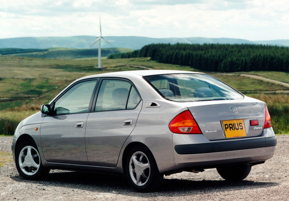 Images of Toyota Prius JP-spec (NHW10) 1997–2000