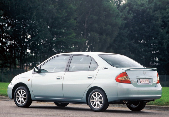 Images of Toyota Prius (NHW10) 1997–2000