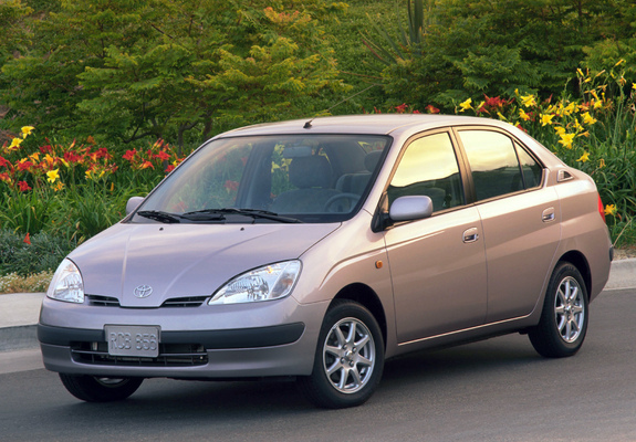 Images of Toyota Prius (NHW10) 1997–2000