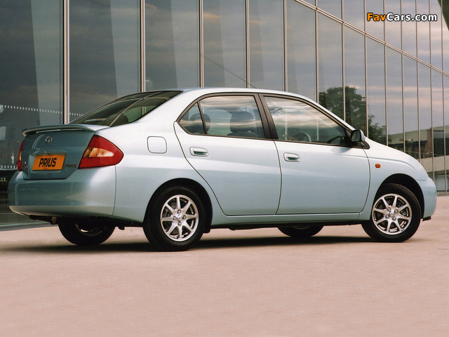 Images of Toyota Prius UK-spec (NHW11) 2000–03 (640 x 480)