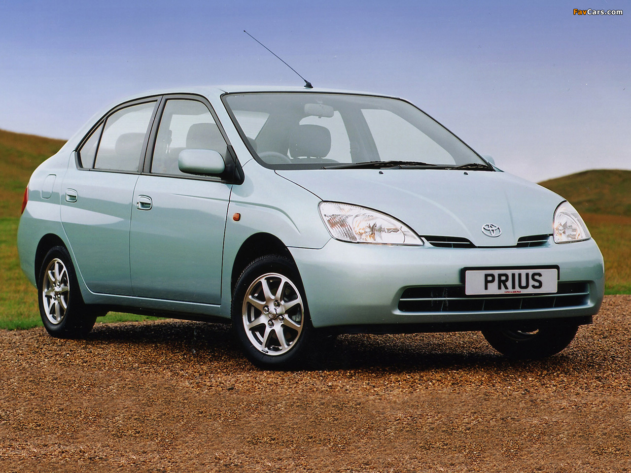 Images of Toyota Prius UK-spec (NHW11) 2000–03 (1280 x 960)