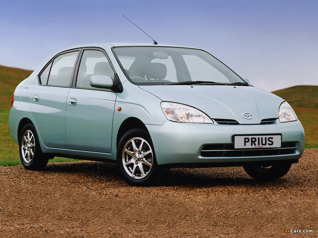 Images of Toyota Prius UK-spec (NHW11) 2000–03 (1024 x 768)