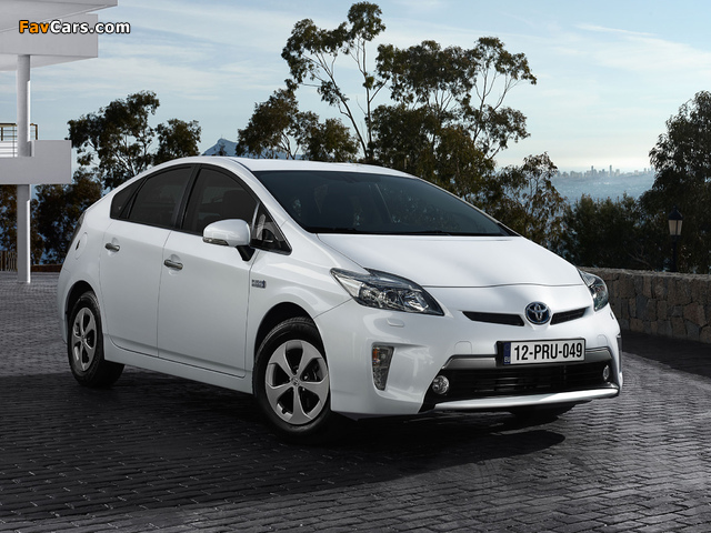 Images of Toyota Prius Plug-In Hybrid (ZVW35) 2011 (640 x 480)