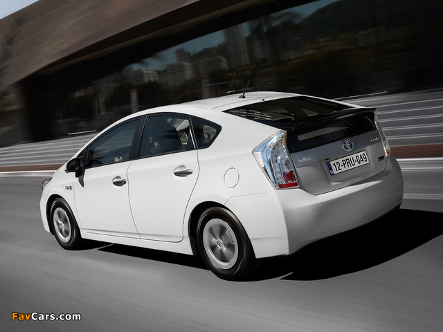 Images of Toyota Prius Plug-In Hybrid (ZVW35) 2011 (640 x 480)