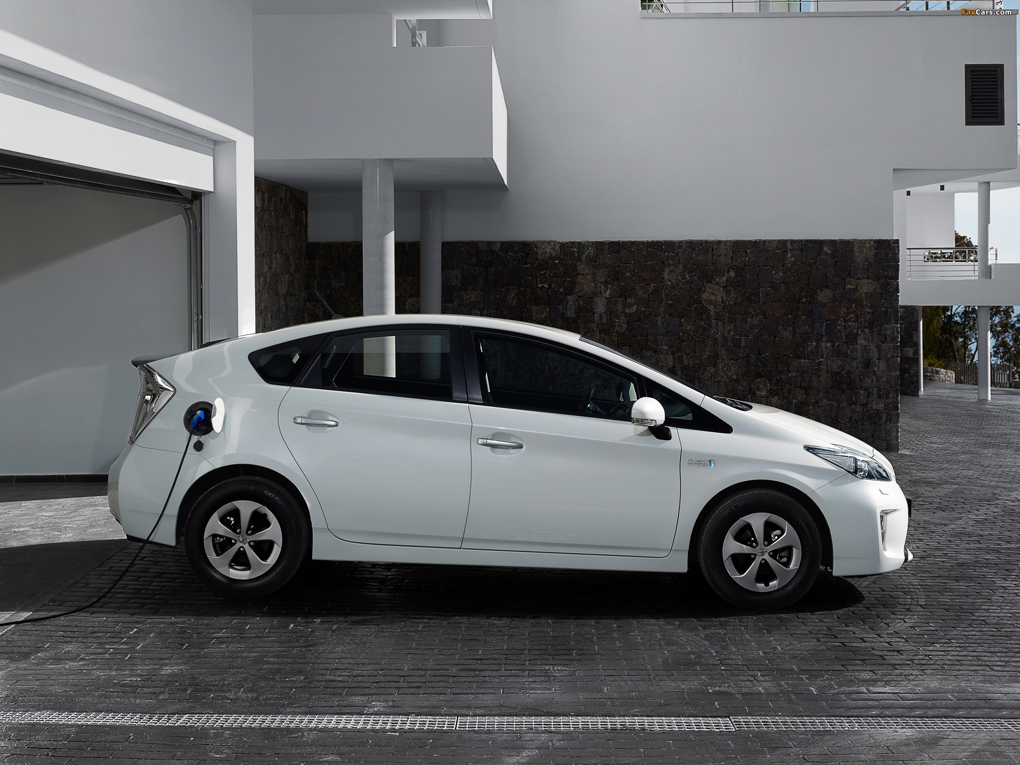 Images of Toyota Prius Plug-In Hybrid (ZVW35) 2011 (2048 x 1536)