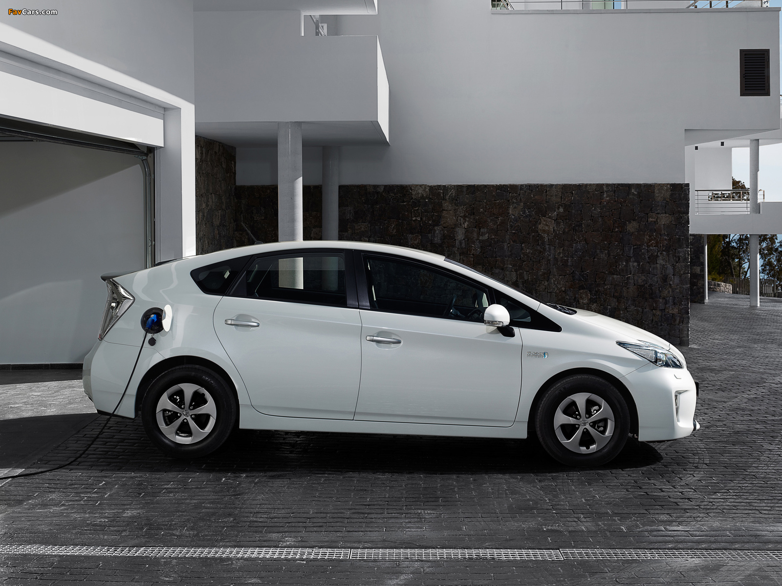 Images of Toyota Prius Plug-In Hybrid (ZVW35) 2011 (1600 x 1200)