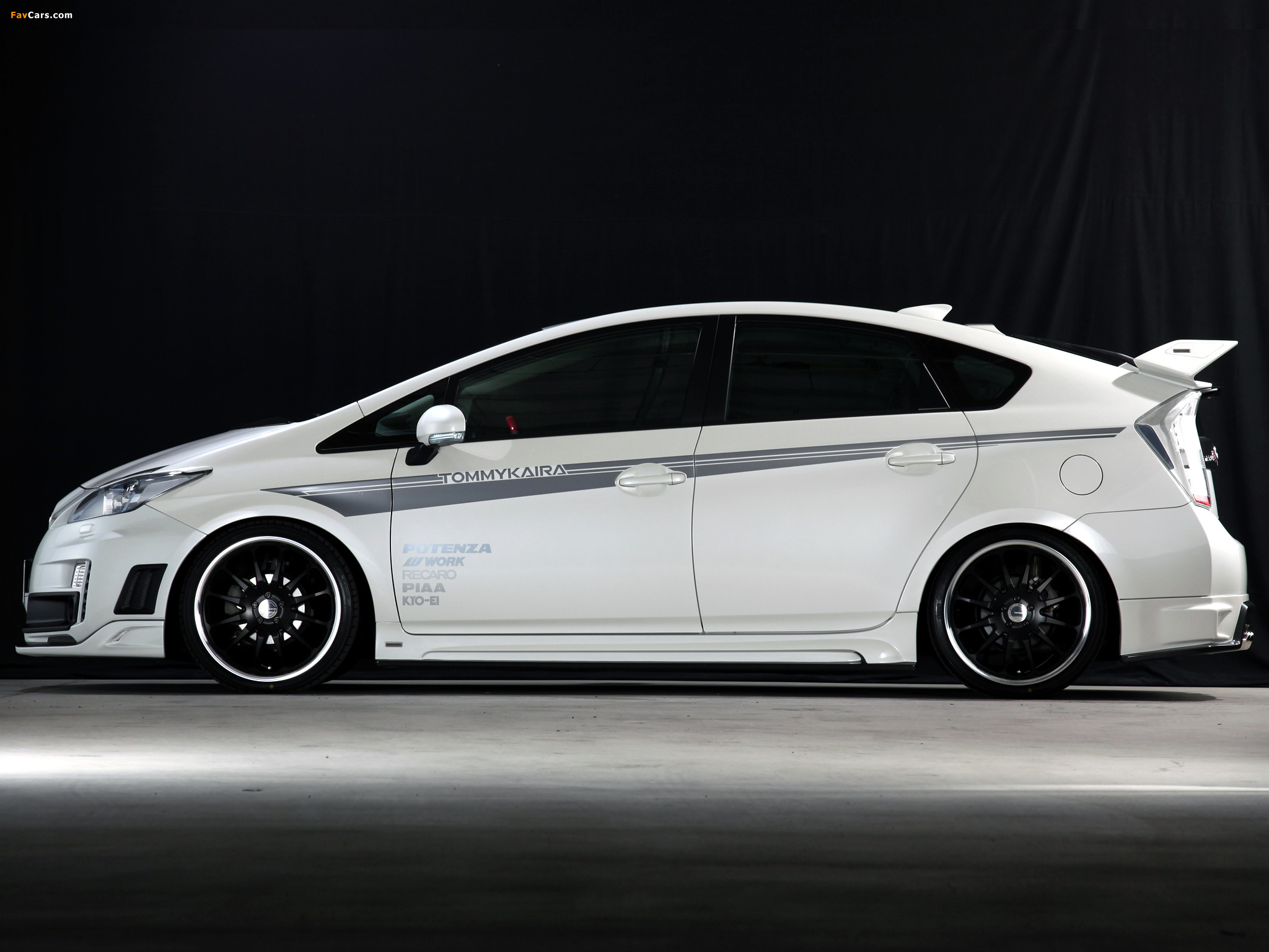 Images of Tommykaira Toyota Prius RR-GT (ZVW35) 2011 (2048 x 1536)