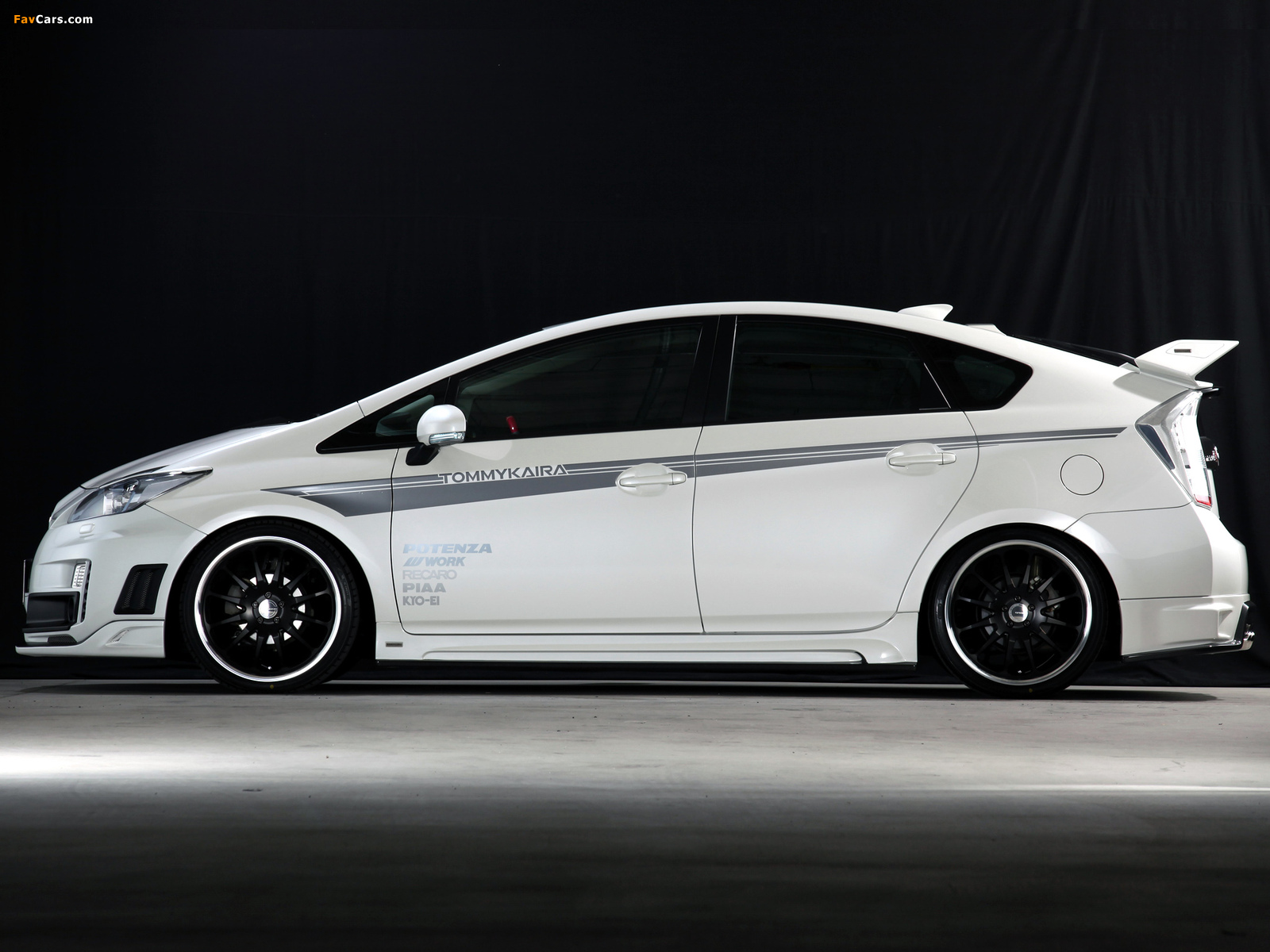 Images of Tommykaira Toyota Prius RR-GT (ZVW35) 2011 (1600 x 1200)