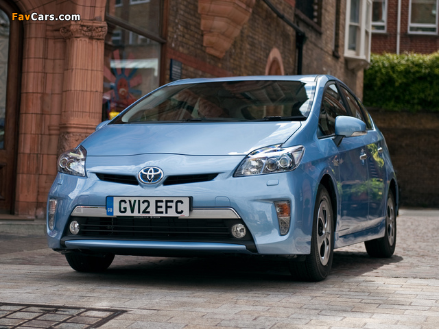 Images of Toyota Prius Plug-In Hybrid UK-spec (ZVW35) 2011 (640 x 480)