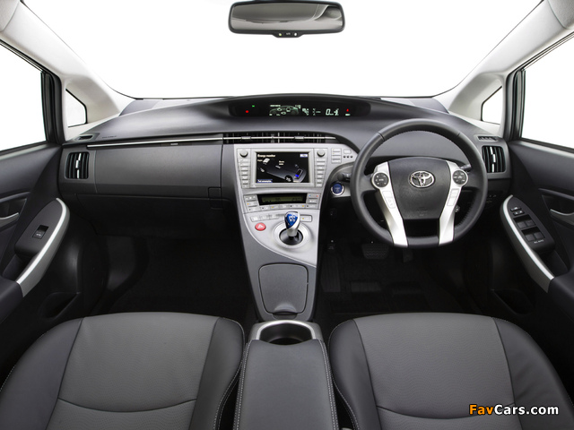Images of Toyota Prius AU-spec (ZVW30) 2012 (640 x 480)