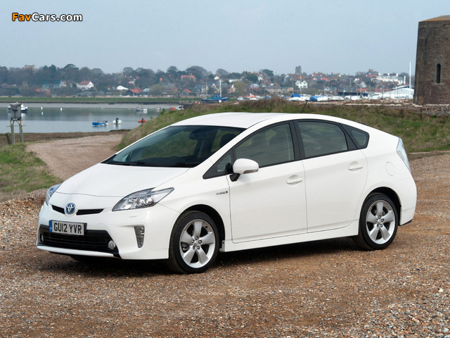 Images of Toyota Prius UK-spec (ZVW30) 2012 (640 x 480)