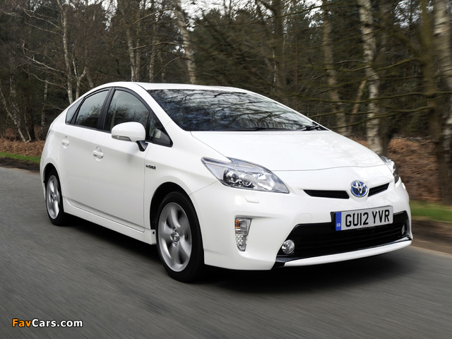 Images of Toyota Prius UK-spec (ZVW30) 2012 (640 x 480)