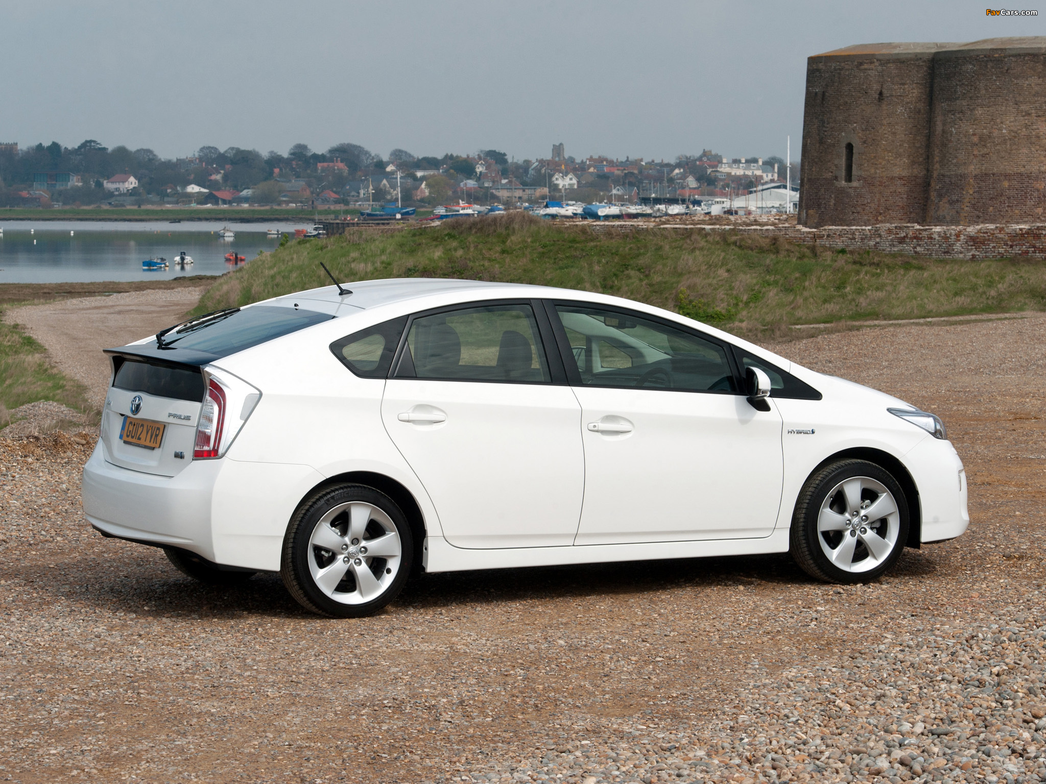 Images of Toyota Prius UK-spec (ZVW30) 2012 (2048 x 1536)