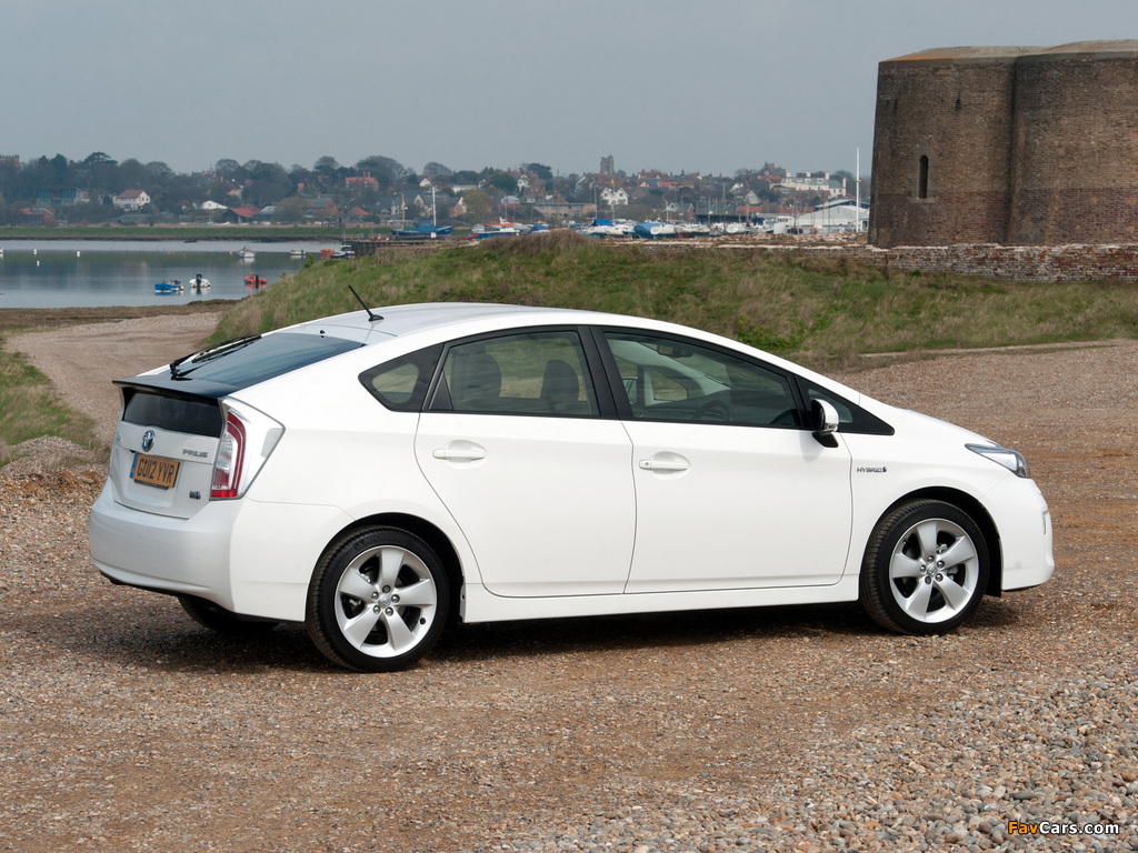 Images of Toyota Prius UK-spec (ZVW30) 2012 (1024 x 768)