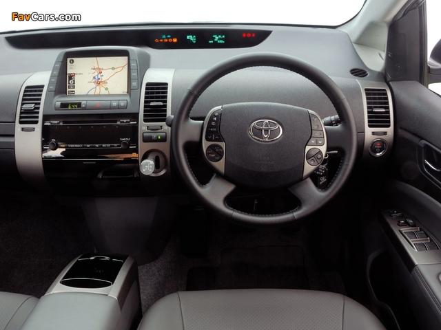 Photos of Toyota Prius ZA-spec (NHW20) 2003–09 (640 x 480)