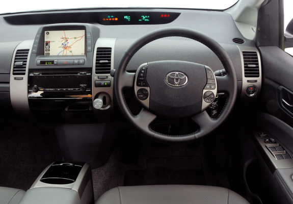 Photos of Toyota Prius ZA-spec (NHW20) 2003–09