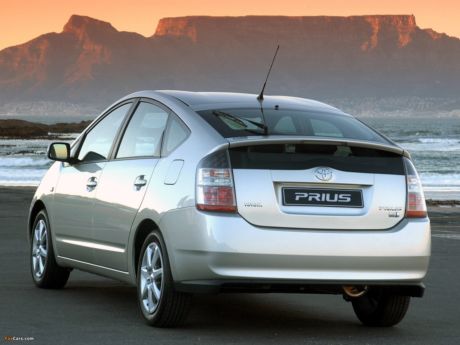 Photos of Toyota Prius ZA-spec (NHW20) 2003–09 (1600 x 1200)