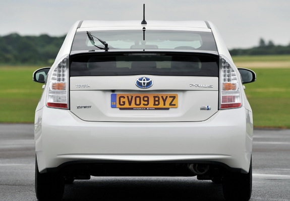 Photos of Toyota Prius UK-spec (ZVW30) 2009–11