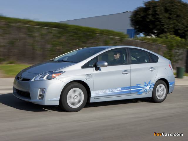 Photos of Toyota Prius Plug-In Hybrid Pre-production Test Car US-spec (ZVW35) 2009–10 (640 x 480)