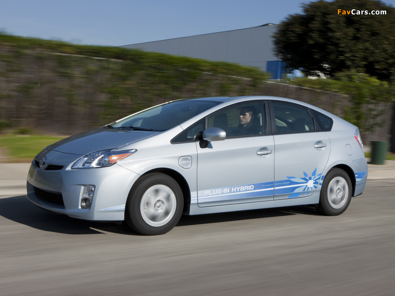 Photos of Toyota Prius Plug-In Hybrid Pre-production Test Car US-spec (ZVW35) 2009–10 (800 x 600)