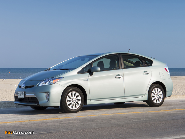 Photos of Toyota Prius Plug-In Hybrid US-spec (ZVW35) 2011 (640 x 480)