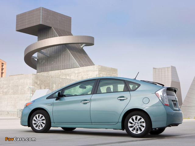 Photos of Toyota Prius Plug-In Hybrid US-spec (ZVW35) 2011 (640 x 480)