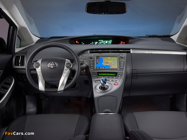 Photos of Toyota Prius Plug-In Hybrid US-spec (ZVW35) 2011 (640 x 480)