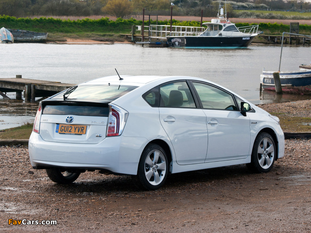 Photos of Toyota Prius UK-spec (ZVW30) 2012 (640 x 480)
