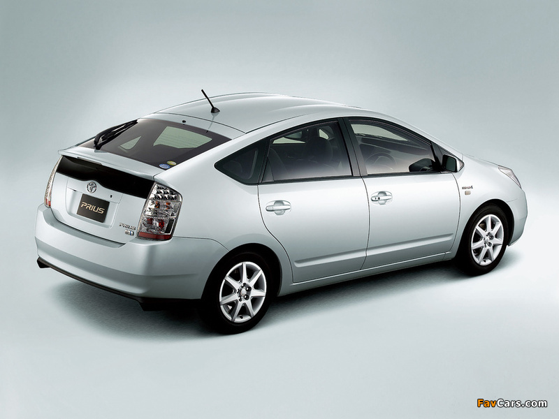 Pictures of Toyota Prius G Touring Selection Leather Package (NHW20) 2005–09 (800 x 600)
