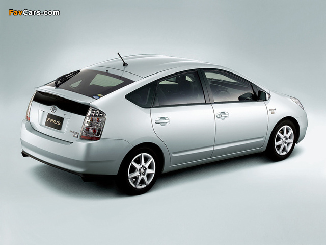 Pictures of Toyota Prius G Touring Selection Leather Package (NHW20) 2005–09 (640 x 480)