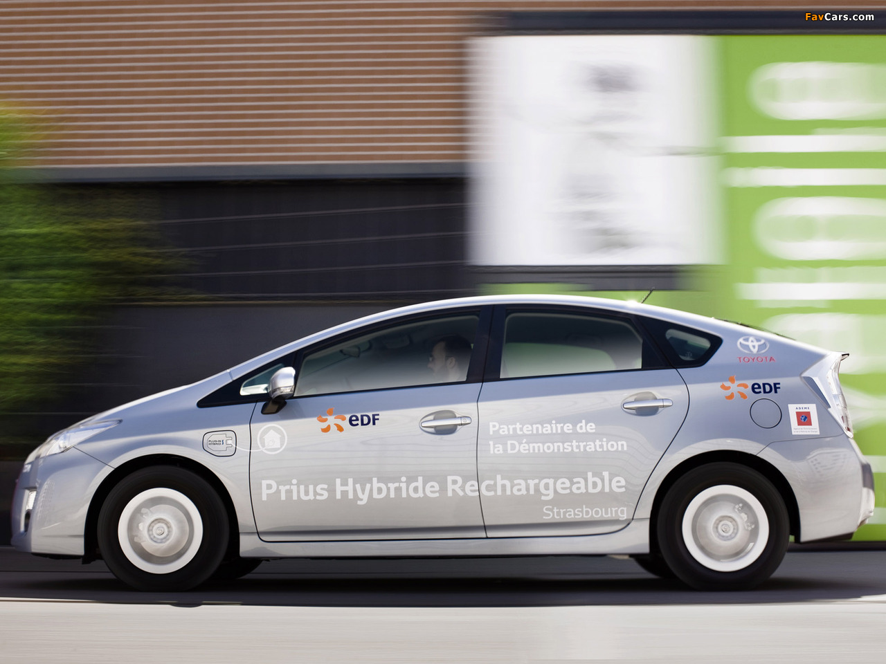 Pictures of Toyota Prius Plug-In Hybrid Pre-production Test Car EU-spec (ZVW35) 2009–10 (1280 x 960)