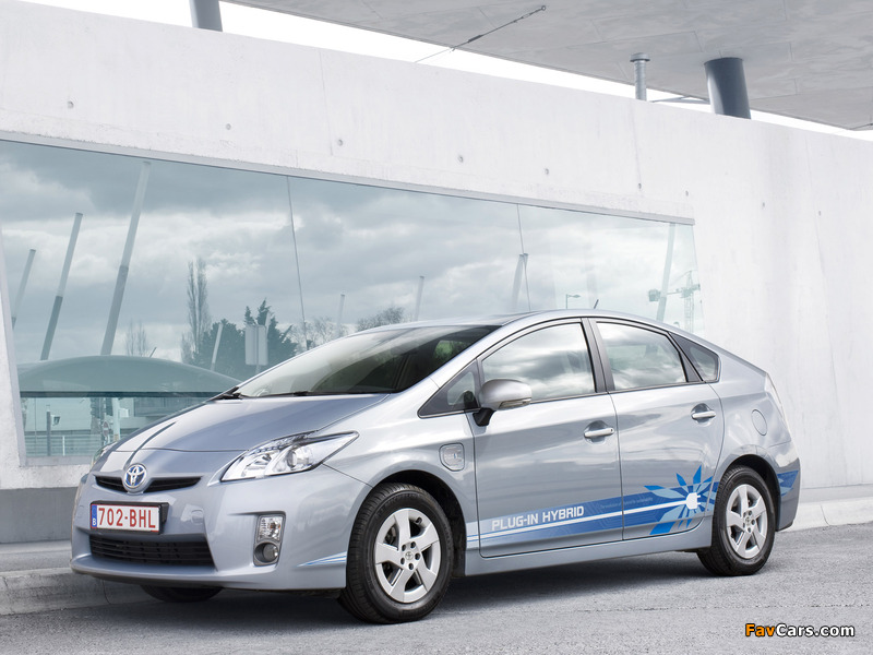 Pictures of Toyota Prius Plug-In Hybrid Pre-production Test Car EU-spec (ZVW35) 2009–10 (800 x 600)
