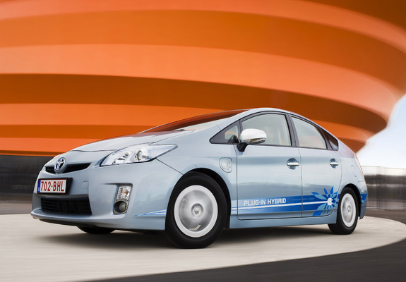 Pictures of Toyota Prius Plug-In Hybrid Pre-production Test Car EU-spec (ZVW35) 2009–10