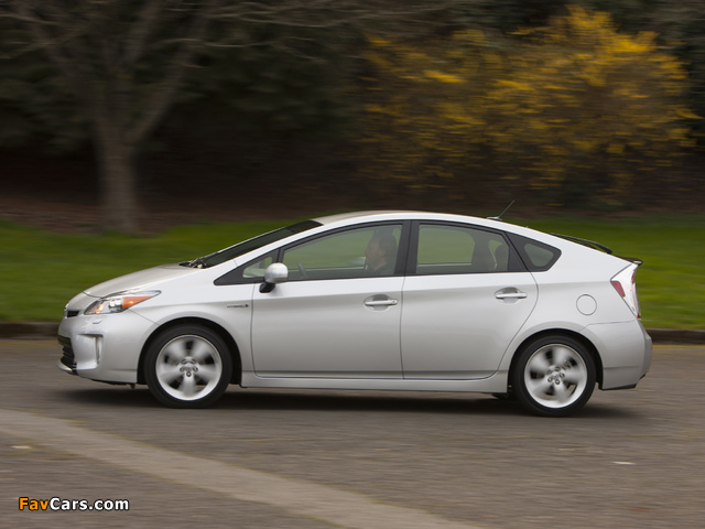 Pictures of Toyota Prius US-spec (ZVW30) 2011 (640 x 480)