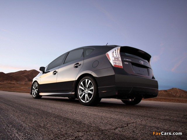 Pictures of Toyota Prius PLUS Performance Package (ZVW30) 2011 (640 x 480)
